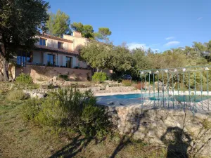 Image of Traditional House With Garden And Pool
