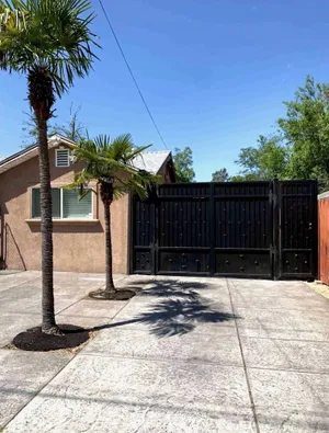 Image of Nice 2Bedroom, 1,5 bathroom in Central location with secured parking.