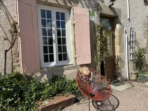 Image of Spacious 5-Bedroom Family Home with Garden, Games, and Free Wi-Fi