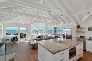 Image of Luxury Sandcastle Beachfront! Sleeps 8 - Walk Everywhere!