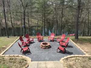 Image of Lake House w\/ Pool and King Bed, Fishing - Dogs OK
