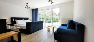 Image of Terrasse - Parkplatz - TV im Boxspringbett - Küche