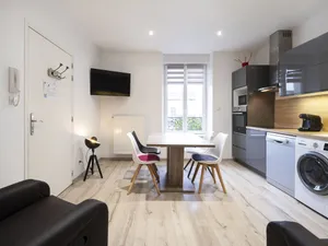 Image of Jean Reno: Ground floor apartment in a charming house (with parking)