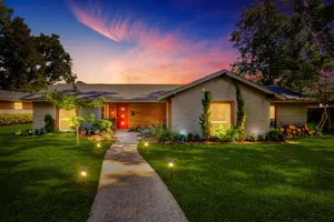 Image of Relax with Style 5BD\/4.5BA Location and Amenities