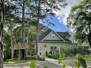 Image of A little hamlet for a writer or reader