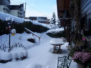 Image of Cosy mountain studio;superb lake\/mountain views;100mtr ski lift;sleeps 2\/3;WIFII