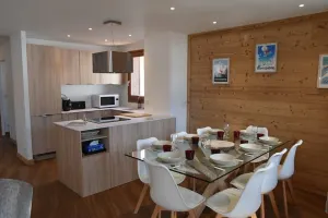 Image of 3rd floor, balcony, fireplace or stove, parking, tv, ski locker, 73m², Montgenèvre