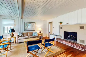 Image of Inviting cottage w\/fully-equipped kitchen and steps from Drake's Island Beach