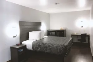 Image of Blue Way Inn By Jasper Near Frost Bank Center -1 King Bed Non Smoking
