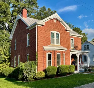 Image of Gorgeous Historic Victorian - 4 bedrooms 2 bathrooms - 4 Blocks Walk to Town