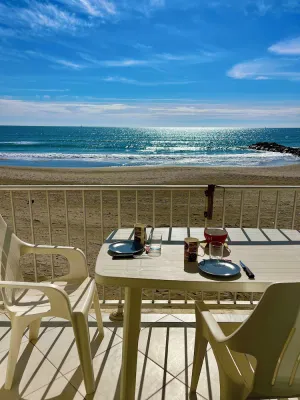 Image of Nice air-conditioned studio - wifi - sea view and direct beach access