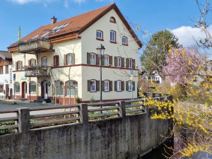 Image of Apartment Roswitha mit Badewanne und Blick auf den Bach