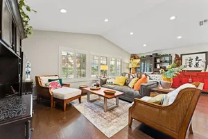 Image of Cozy 3-bedroom house with hardwood flooring