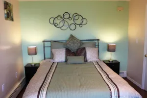 Image of Cozy Modern 2 Bedrooms Apartment Close to Boston