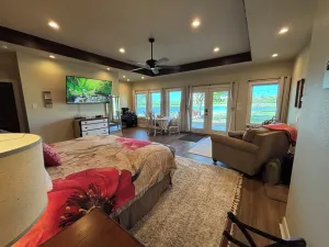 Image of Roomy Master Suite  - Perfect for 2-3 adults OR 2 adults 1 child, min age 8 yrs
