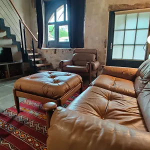 Image of Studio, chic, romantic in stone, wood and steel
