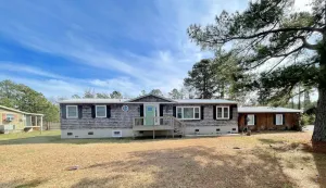 Image of The Oyster Shack - 3BR home, Lg screened in porch. Bikes,chairs. NO LINENS