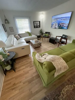 Image of Spacious cottage by lake & walking trails, 1 mile from downtown Shipshe.