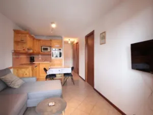 Image of Appartement Central 6 Pers, Parking, Ascenseur, Proche Pistes et Commerces - FR-1-572-22
