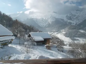 Image of chalet in the mountains