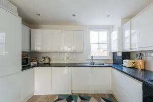 Image of Comfortable and spacious Fulham apartment - homely and inviting.