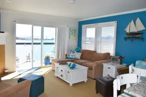 Image of Perfect Romantic Get-A-Way! Fireplace, View, Cozy, Elevator, Priced Right!