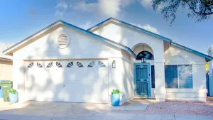 Image of Remodeled Cheerful Central Cottage close to everything!