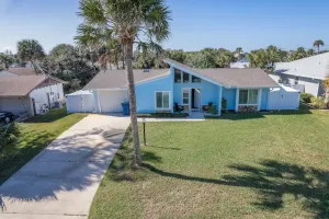 Image of 500 Steps to the Car Free Beach Quiet Residential Area 4604K