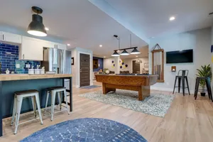 Image of Wyandotte Way - Comfy and Fun, Fam-Friendly Suite