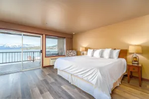 Image of GrandView 201 Waterfront King Suite with lake view