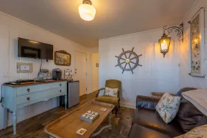 Image of Set Sail Suite at Bandon Marina Inn