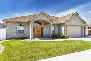 Image of Spacious\/King bed\/bbq\/Quality furnishings\/Lg suite
