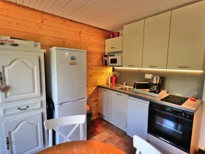 Image of Family-friendly 2-BR Apartment, Sleeps 6, Central Location, Close to Ski Slopes