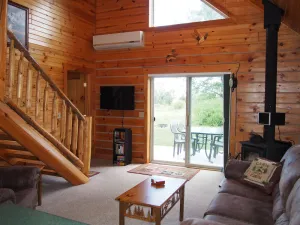 Image of Charming Log Cabin with Wood Burning Fireplace – 1 mile from Downtown Hayward