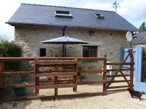 Image of Pretty stone cottage in tranquil countryside in the Monts d'Arree