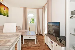 Image of Cozy, beachfront apartment for 4, with terrace, parking and WLAN - Haus Usedom