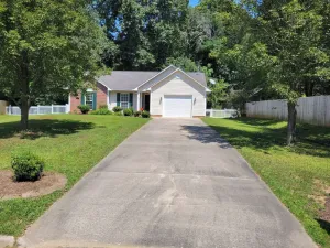 Image of Charming 3 bedroom pet friendly home!