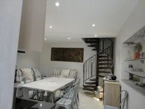 Image of new house (2016) between sea and mountains 4 km from the beaches