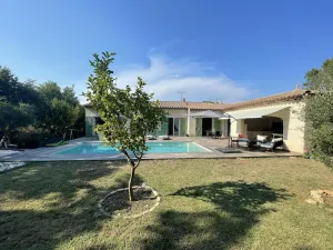 Image of Nouveau : Très Jolie Villa Climatisée Avec Piscine