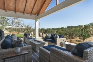 Image of 4.5 Acre Farmhouse in Wine Country w\/Hot Tub