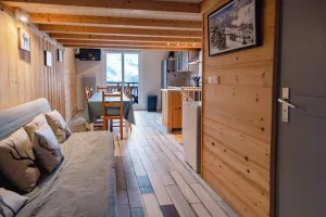 Image of Rare: 12-person triplex, direct ski-to-door access, all comforts