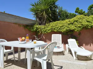 Image of Sainte-Maxime : studio 2 pers refait à neuf avec clim, jardin et parking - FR-1-226-299