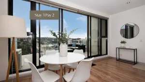 Image of Luxe on Main in Mornington Views of the Bay