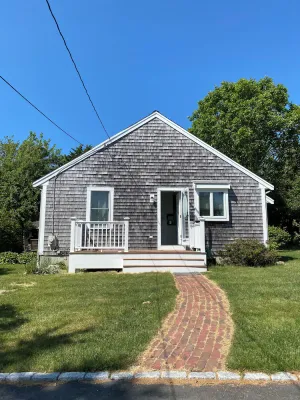 Image of Beautiful 2 Bedroom Cottage Just Short Stroll To Town Neck Beach