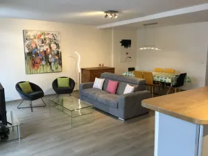 Image of Charmant T3 en centre-ville - 2 chambres - 42m² - Balconnets - Résidence avec ascenseur - 4 pers. - FR-1-608-164