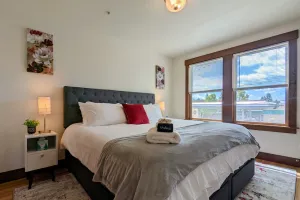 Image of Newberg Wine Country Suites: Noir Room