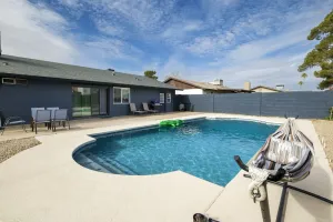 Image of ___Msg for 5%off___King Bed Pool Yard Remodeled Guesthouse Glendale