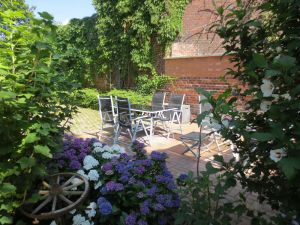 Image of Wilhelminian style house - spacious with antique details near the old town