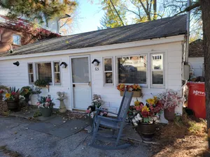 Image of Newly Updated Cozy Home ~ Located Downtown, UVM, Hospital Includes 8 Bikes!