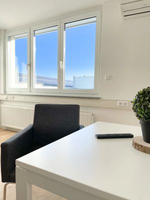 Image of Modern + spacious room with shared kitchen and shared bathroom
